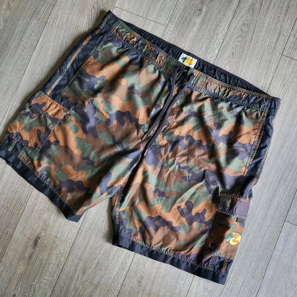 Bass Pro Shops Men's XXL Netted Camouflage Cargo Swim Trunks Logo